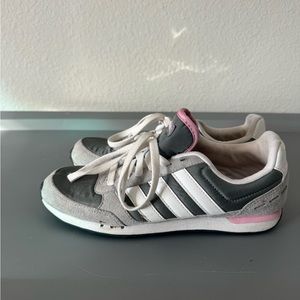 ‼️SOLD‼️Adidas 7.5 Women Gray White Pink Sneakers